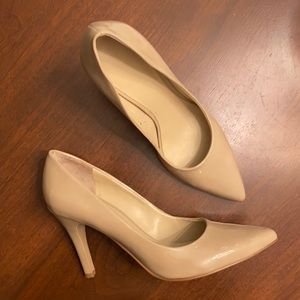 Nine West tan pointed 4” heels. Size 7.5
